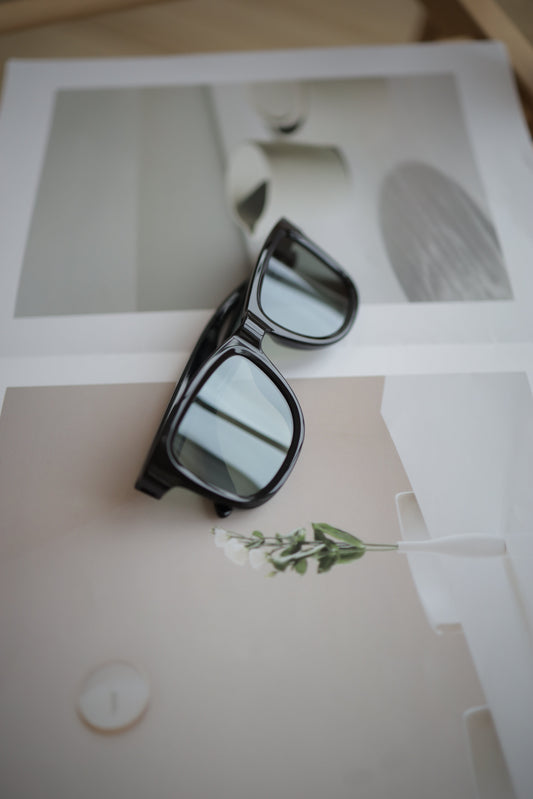 Photochromic safety glasses