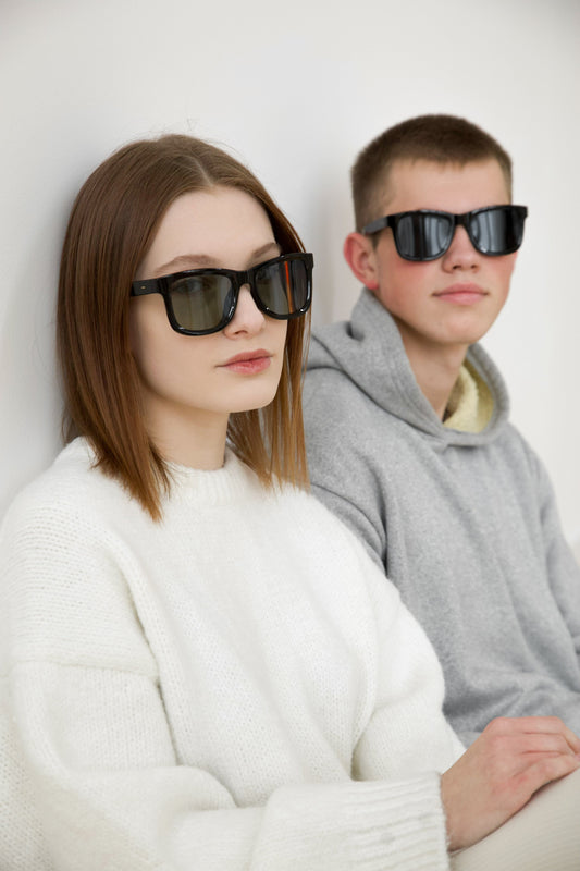 Should Sunglasses Cover Eyebrows? 