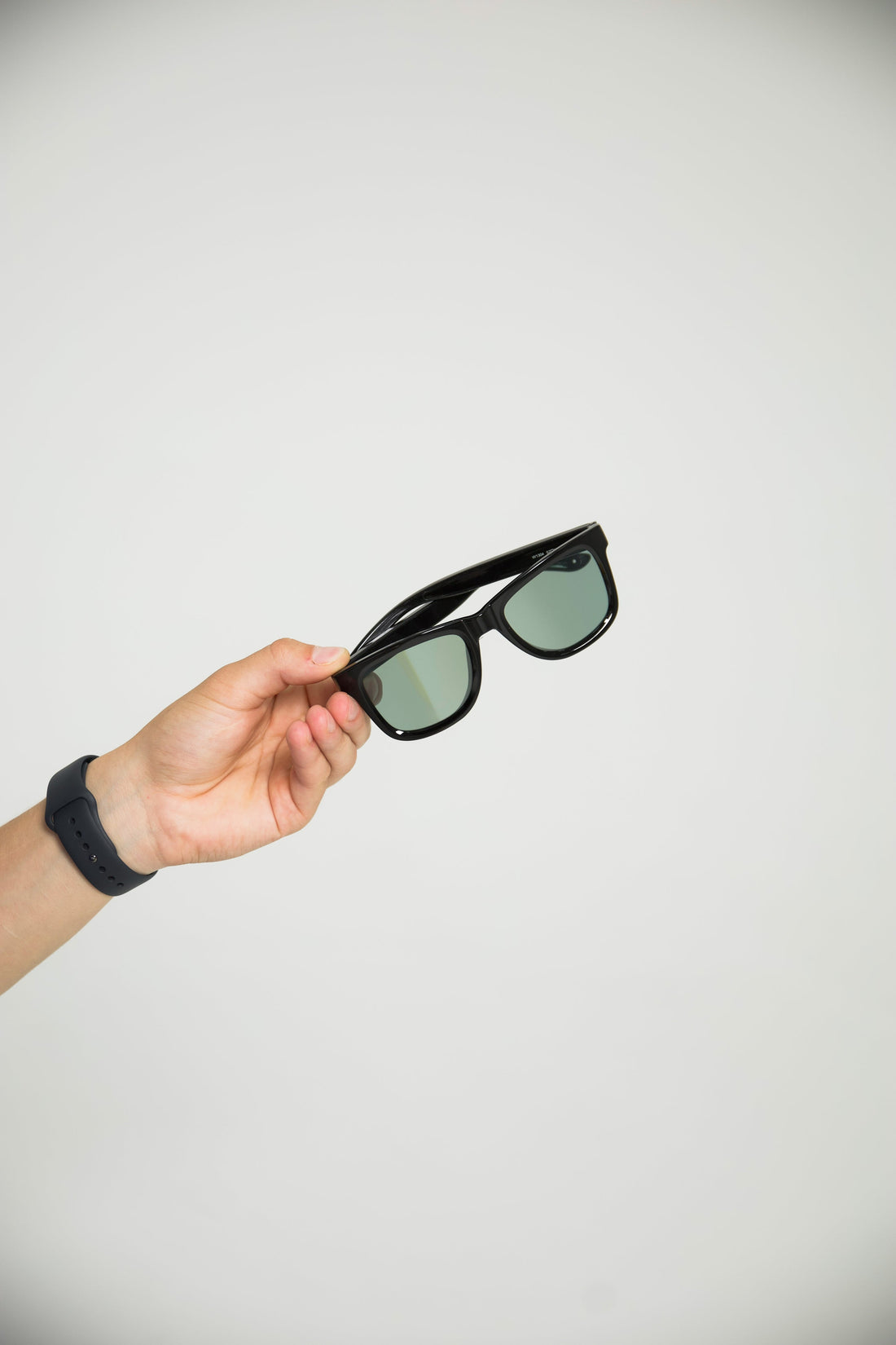 Why do Secret Service wear sunglasses