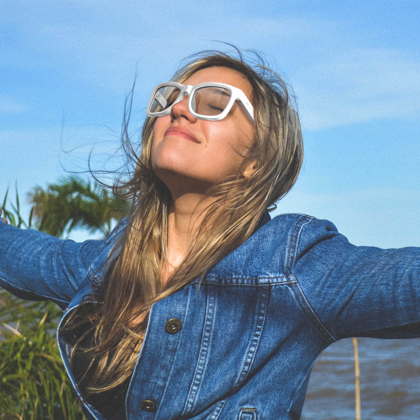 Gafas de sol inteligentes blancas